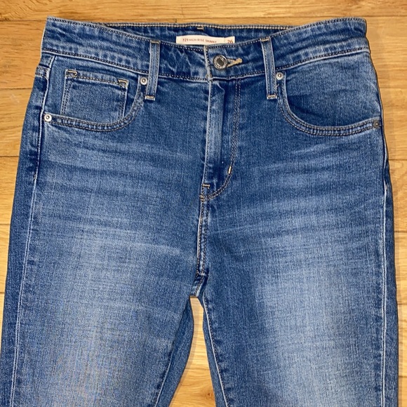 Levi’s 721 high rise skinny jeans ripped knees in medium wash size 26 - Picture 4 of 13